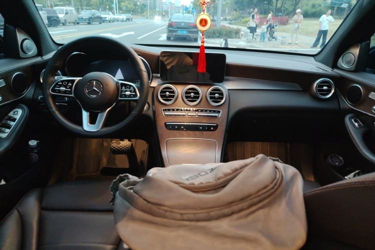 Used Mercedes-Benz GLC 2020 GLC 300 L 4MATIC Dynamic Edition Center Console