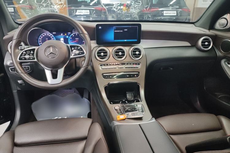 Used Mercedes-Benz GLC 2020 Facelifted GLC 260 L 4MATIC Dynamic Edition Center Console