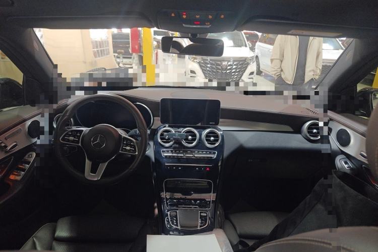 Used Mercedes-Benz GLC 2020 Facelifted GLC 260 L 4MATIC Dynamic Edition Center Console