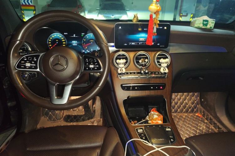 Used Mercedes-Benz GLC 2020 GLC 300 L 4MATIC Luxury Model Center Console
