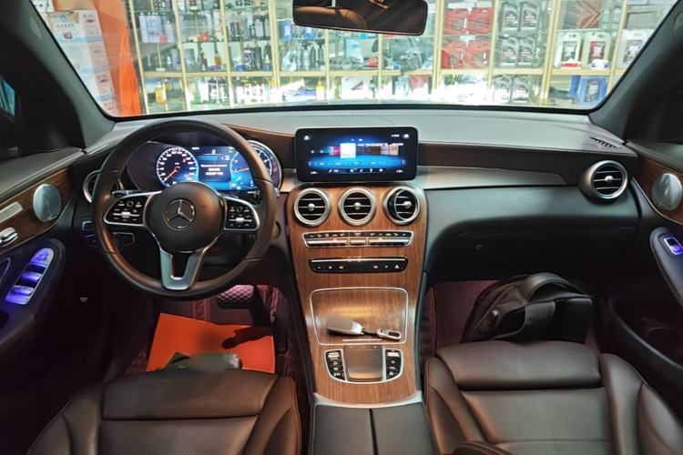 Used Mercedes-Benz GLC 2020 GLC 300 L 4MATIC Luxury Model Center Console