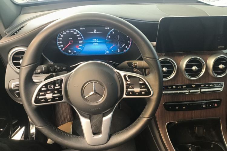 Used Mercedes-Benz GLC 2020 Facelifted GLC 300 L 4MATIC Luxury Edition Center Console