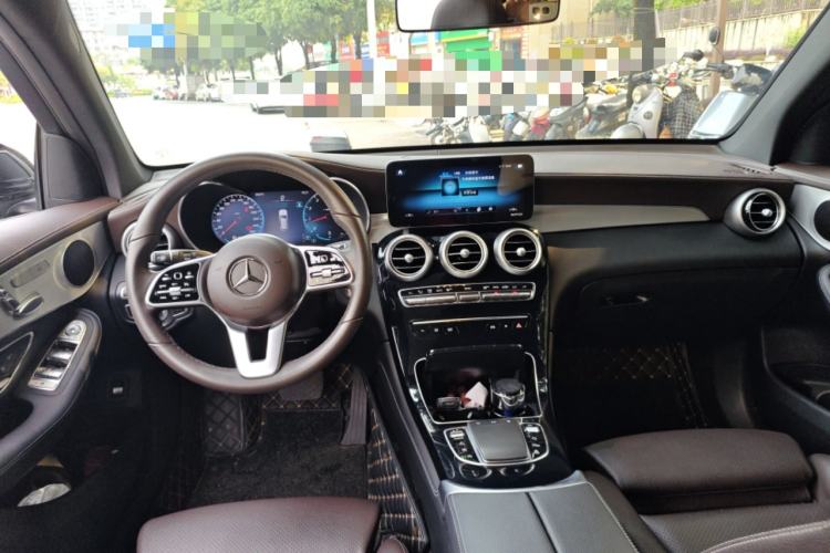 Used Mercedes-Benz GLC 2020 Facelifted GLC 260 L 4MATIC Dynamic Edition Center Console