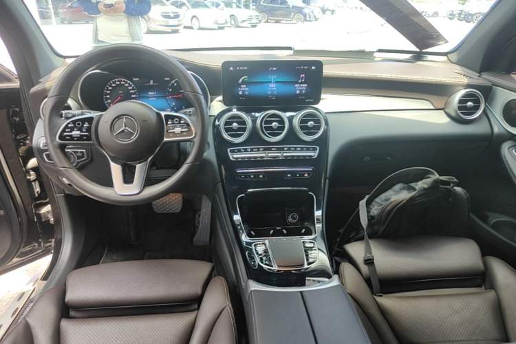 Used Mercedes-Benz GLC 2020 Facelifted GLC 260 L 4MATIC Dynamic Edition Center Console