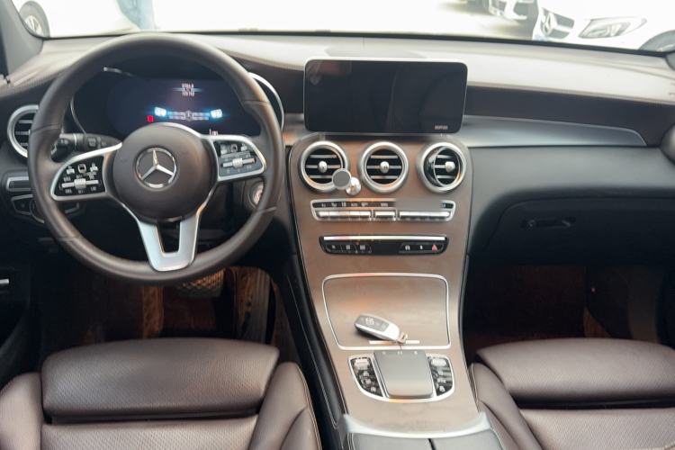 Used Mercedes-Benz GLC 2020 GLC 260 L 4MATIC Luxury Model Center Console