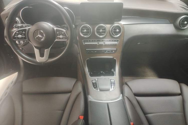 Used Mercedes-Benz GLC 2020 GLC 300 L 4MATIC Dynamic Edition Center Console