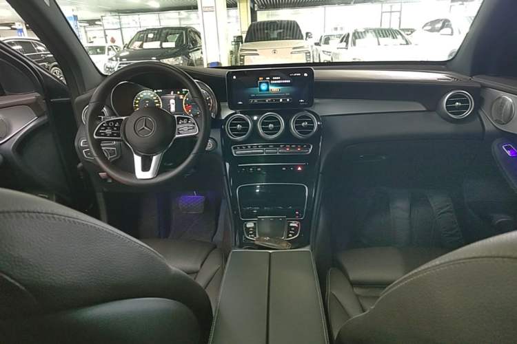 Used Mercedes-Benz GLC 2020 Facelifted GLC 260 L 4MATIC Dynamic Edition Center Console