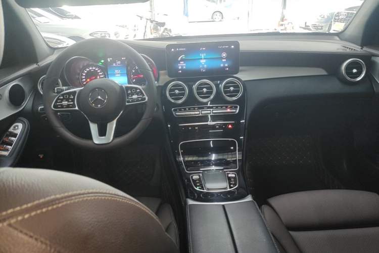 Used Mercedes-Benz GLC 2020 GLC 260 L 4MATIC Dynamic Model Center Console