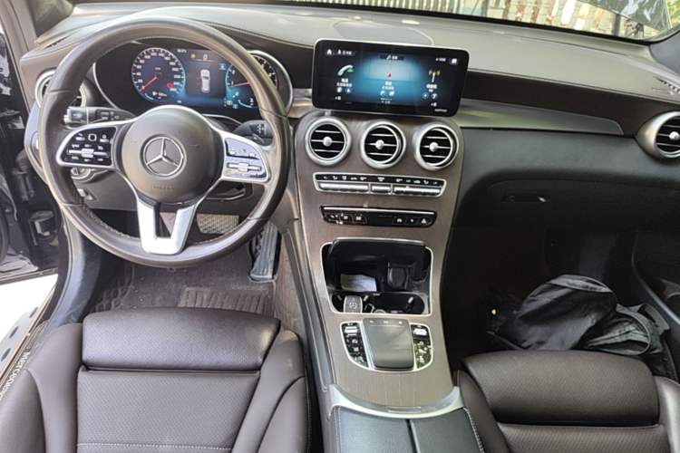 Used Mercedes-Benz GLC 2020 Facelifted GLC 260 L 4MATIC Dynamic Edition Center Console