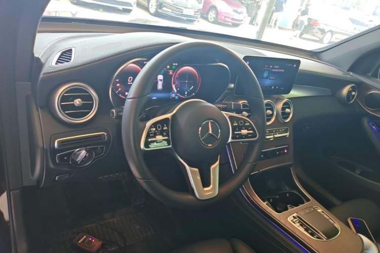 Used Mercedes-Benz GLC 2020 Facelift GLC 300 L 4MATIC Dynamic Edition Center Console