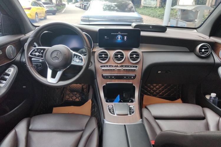 Used Mercedes-Benz GLC 2020 GLC 300 L 4MATIC Luxury Model Center Console