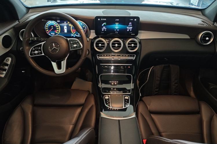 Used Mercedes-Benz GLC 2020 Facelifted GLC 260 L 4MATIC Dynamic Edition Center Console