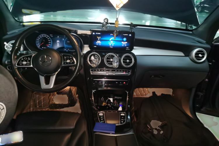Used Mercedes-Benz GLC 2020 Facelifted GLC 260 L 4MATIC Dynamic Edition Center Console