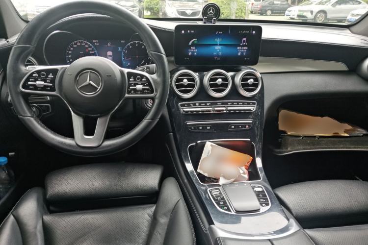 Used Mercedes-Benz GLC 2020 Facelifted GLC 260 L 4MATIC Dynamic Edition Center Console