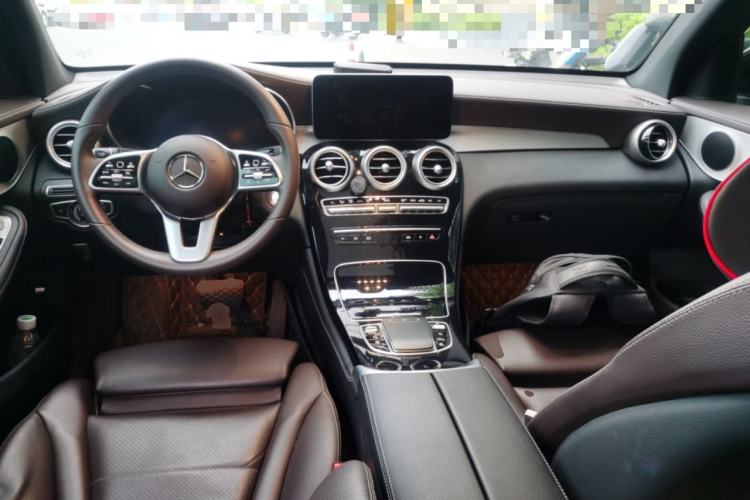 Used Mercedes-Benz GLC 2020 Facelifted GLC 260 L 4MATIC Dynamic Edition Center Console