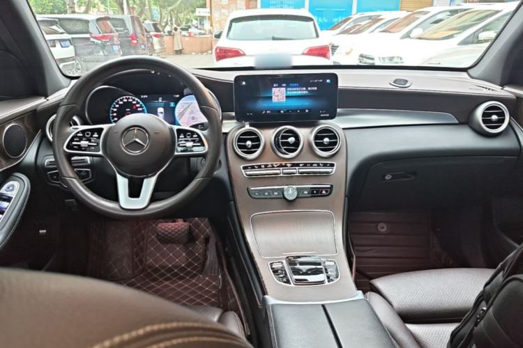 Used Mercedes-Benz GLC 2020 Facelift GLC 300 L 4MATIC Dynamic Edition Center Console
