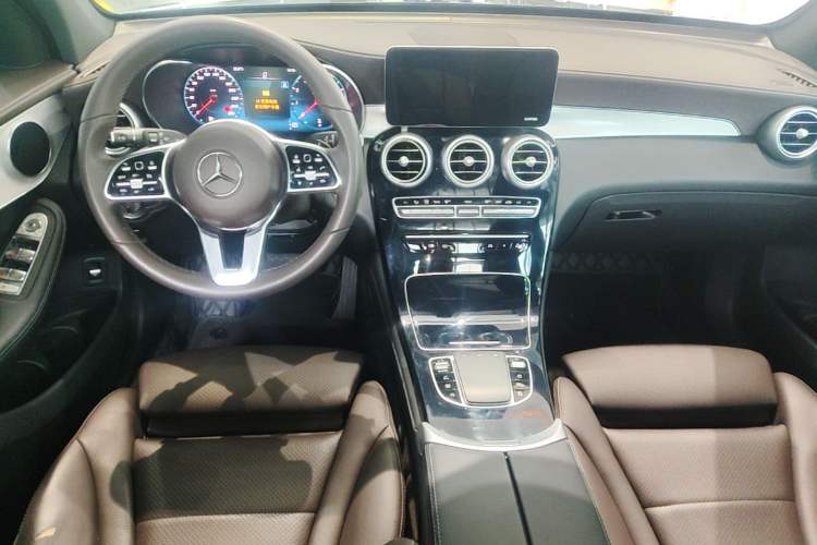 Used Mercedes-Benz GLC 2020 Facelifted GLC 260 L 4MATIC Dynamic Edition Center Console