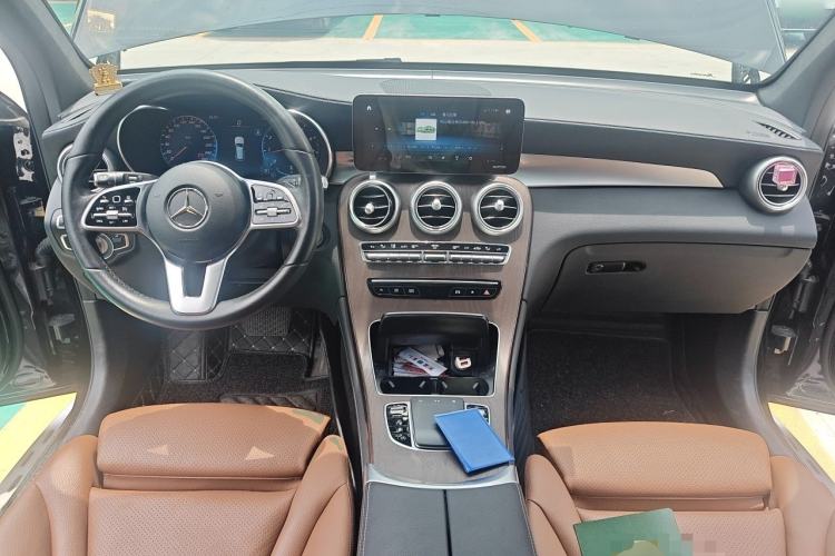 Used Mercedes-Benz GLC 2020 Facelift GLC 300 L 4MATIC Dynamic Edition Center Console