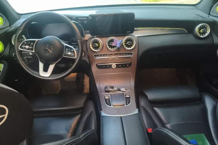 Used Mercedes-Benz GLC 2020 Facelift GLC 260 L 4MATIC Luxury Edition Center Console
