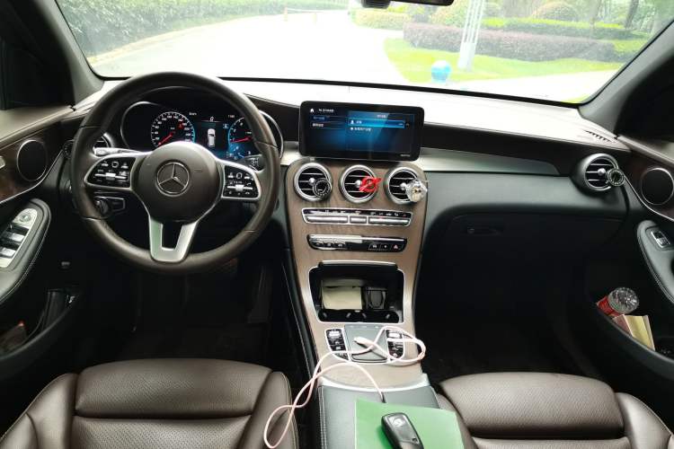 Used Mercedes-Benz GLC 2020 Facelift GLC 300 L 4MATIC Dynamic Edition Center Console
