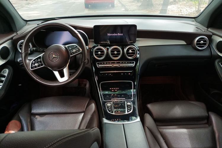 Used Mercedes-Benz GLC 2020 Facelift GLC 260 L 4MATIC Luxury Edition Center Console