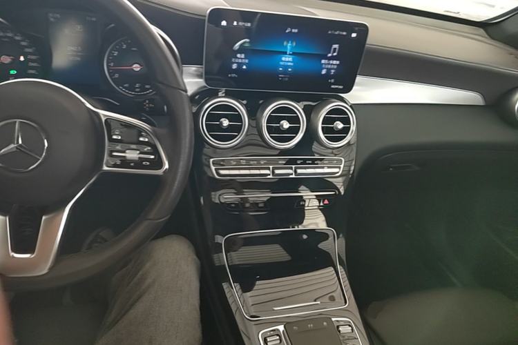 Used Mercedes-Benz GLC 2020 GLC 260 L 4MATIC Dynamic Model Center Console