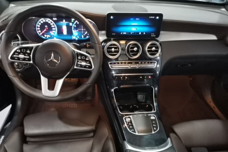 Used Mercedes-Benz GLC 2020 Facelifted GLC 260 L 4MATIC Dynamic Edition Center Console