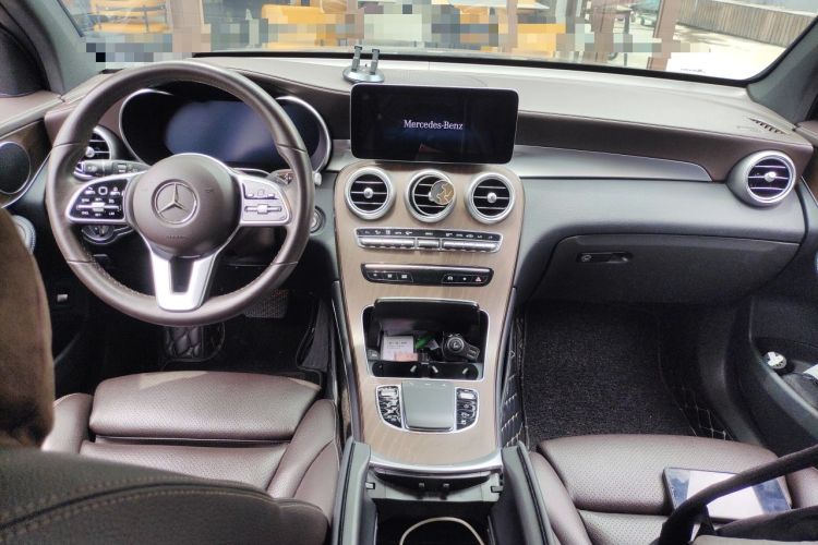 Used Mercedes-Benz GLC 2020 Facelift GLC 260 L 4MATIC Luxury Edition Center Console