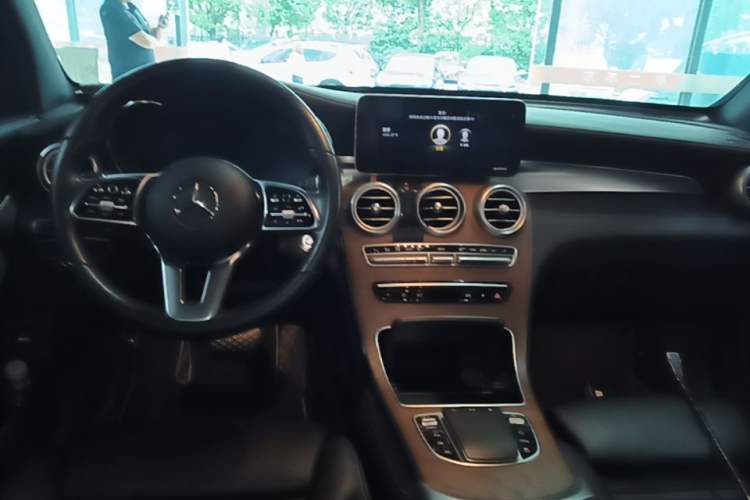 Used Mercedes-Benz GLC 2020 GLC 300 L 4MATIC Dynamic Edition Center Console