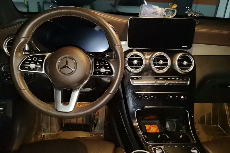 Used Mercedes-Benz GLC 2020 Facelifted GLC 260 L 4MATIC Dynamic Edition Center Console