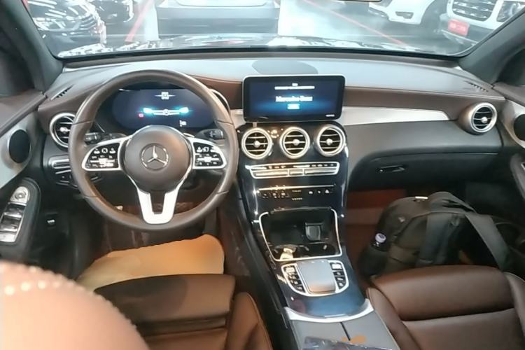 Used Mercedes-Benz GLC 2020 Facelifted GLC 260 L 4MATIC Dynamic Edition Center Console