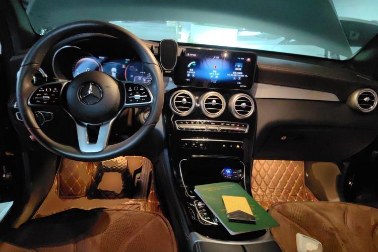 Used Mercedes-Benz GLC 2020 Facelifted GLC 260 L 4MATIC Dynamic Edition Center Console