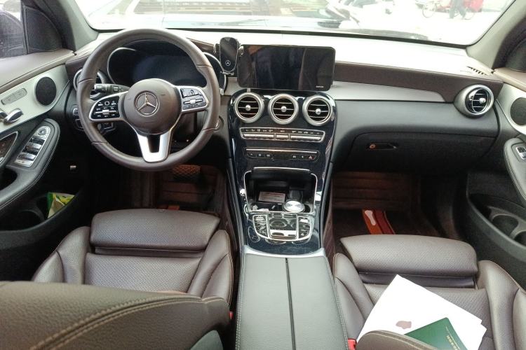 Used Mercedes-Benz GLC 2020 Facelifted GLC 260 L 4MATIC Dynamic Edition Center Console