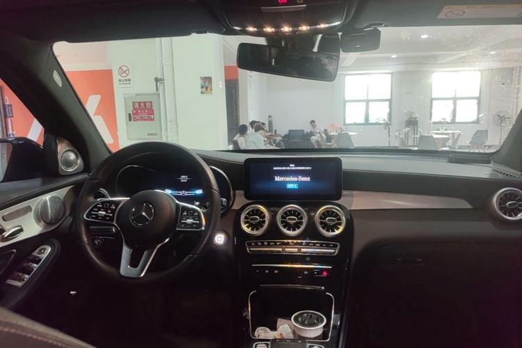 Used Mercedes-Benz GLC 2020 Facelifted GLC 260 L 4MATIC Dynamic Edition Center Console