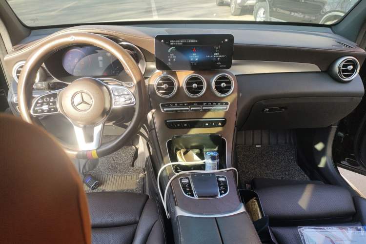 Used Mercedes-Benz GLC 2020 GLC 300 L 4MATIC Dynamic Edition Center Console