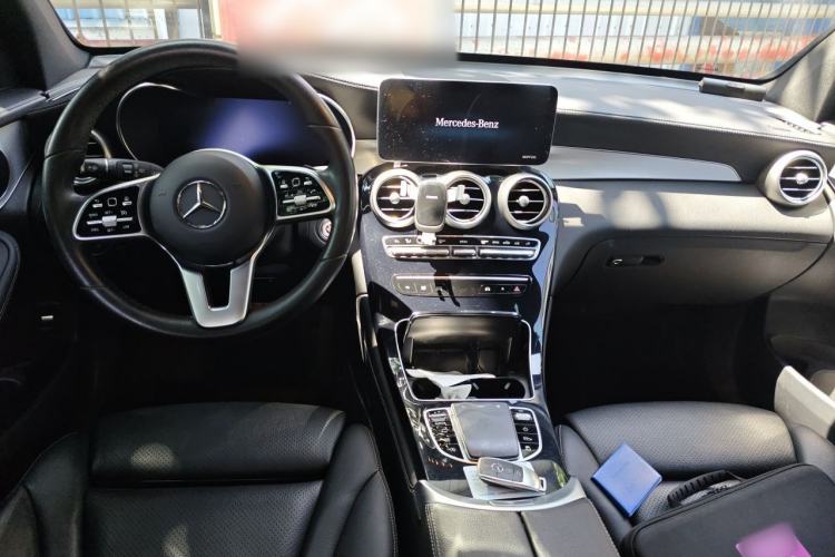 Used Mercedes-Benz GLC 2020 Facelifted GLC 260 L 4MATIC Dynamic Edition Center Console