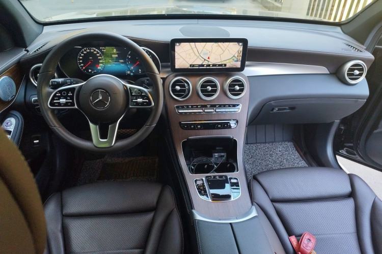 Used Mercedes-Benz GLC 2020 Facelifted GLC 300 L 4MATIC AMG-Line Center Console