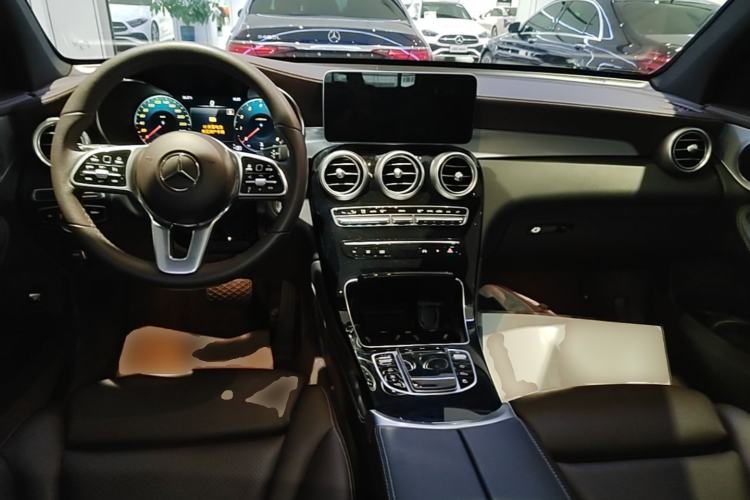 Used Mercedes-Benz GLC 2020 Facelifted GLC 260 L 4MATIC Dynamic Edition Center Console