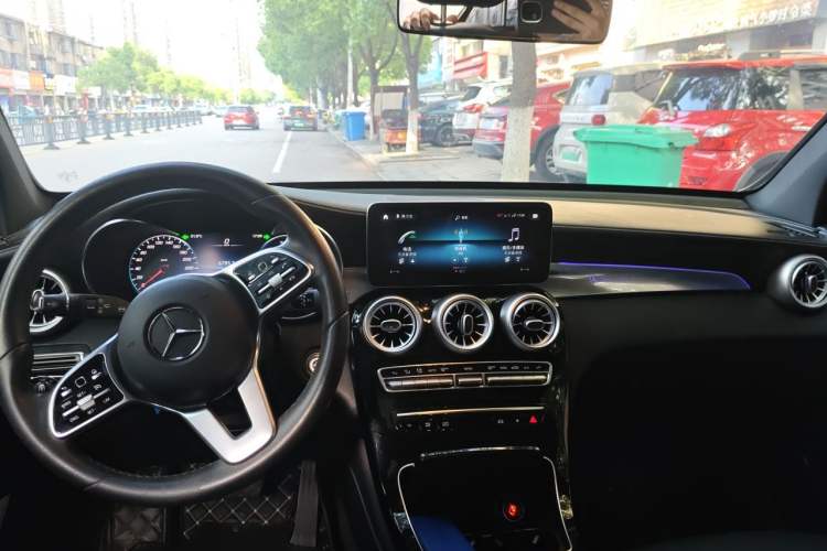 Used Mercedes-Benz GLC 2020 Facelifted GLC 260 L 4MATIC Dynamic Edition Center Console
