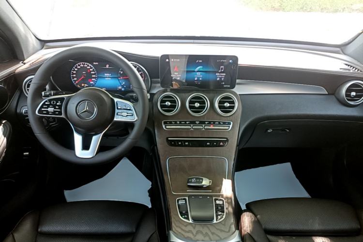 Used Mercedes-Benz GLC 2020 Facelift GLC 300 L 4MATIC Dynamic Edition Center Console