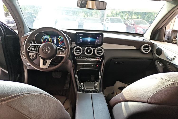 Used Mercedes-Benz GLC 2020 Facelifted GLC 260 L 4MATIC Dynamic Edition Center Console