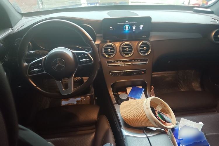 Used Mercedes-Benz GLC 2020 GLC 300 L 4MATIC Dynamic Edition Center Console