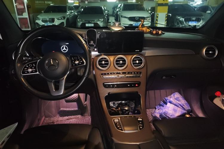 Used Mercedes-Benz GLC 2020 Facelift GLC 300 L 4MATIC Dynamic Edition Center Console