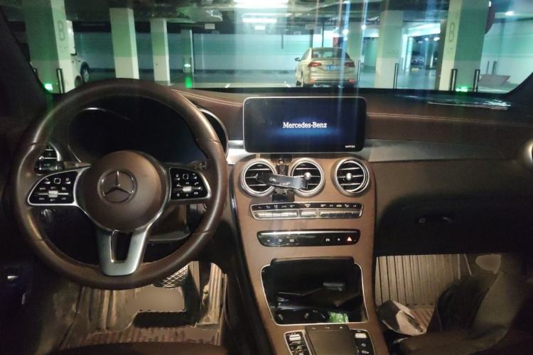Used Mercedes-Benz GLC 2020 Facelift GLC 300 L 4MATIC Dynamic Edition Center Console