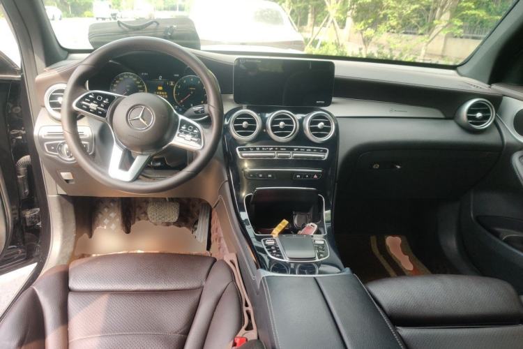 Used Mercedes-Benz GLC 2020 Facelifted GLC 260 L 4MATIC Dynamic Edition Center Console