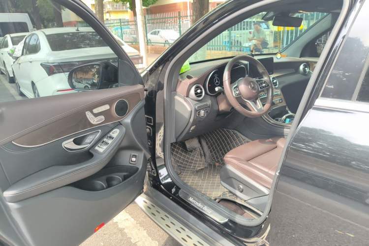Used Mercedes-Benz GLC 2020 Facelift GLC 260 L 4MATIC Luxury Edition Driver Seat