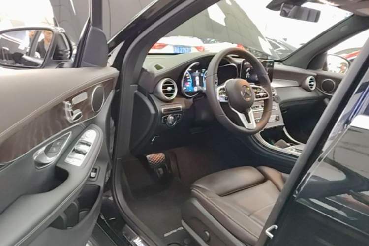 Used Mercedes-Benz GLC 2020 Facelift GLC 260 L 4MATIC Luxury Edition Driver Seat