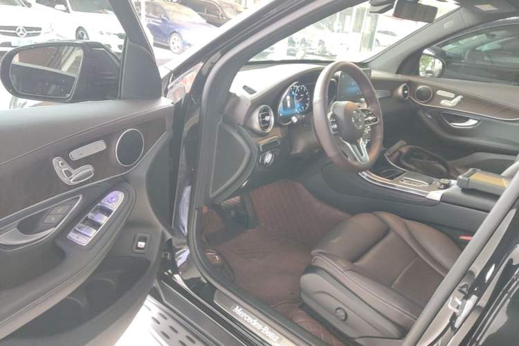 Used Mercedes-Benz GLC 2020 Facelift GLC 260 L 4MATIC Luxury Edition Driver Seat