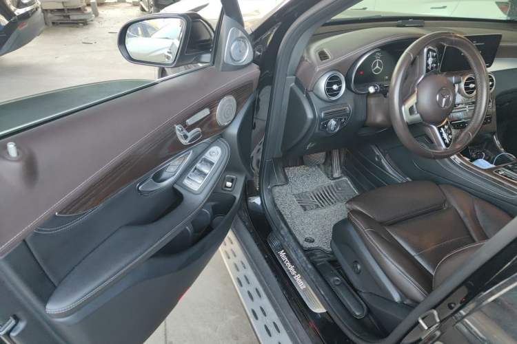 Used Mercedes-Benz GLC 2020 Facelift GLC 260 L 4MATIC Luxury Edition Driver Seat