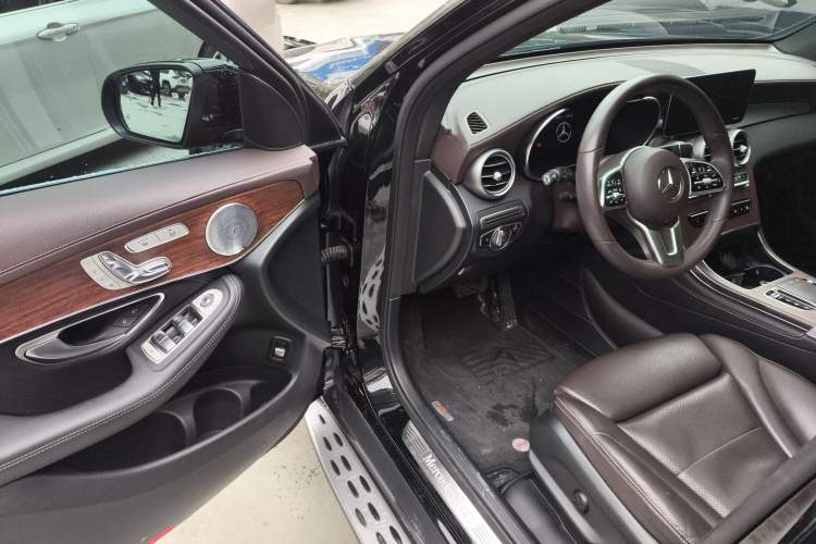 Used Mercedes-Benz GLC 2020 Facelifted GLC 300 L 4MATIC Luxury Edition Driver Seat